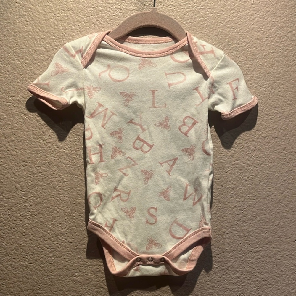 Burt’s Bees Baby Girl’s Onesie Alphabet Bee Size 3-6 Months Cotton - Picture 2 of 8